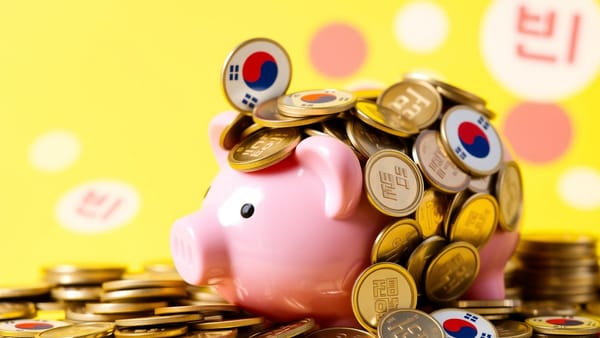 돼지 저금통에 엽전이 가득 찬 이미지